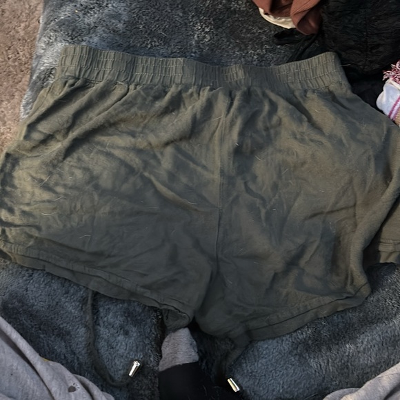 Green night time shorts
Soft cloth material - Picture 3 of 3